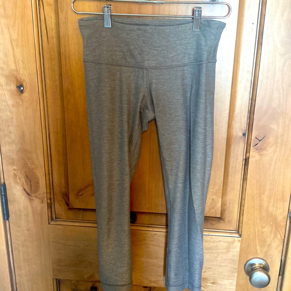Lululemon light grey quarter leg Capri leggings small